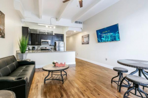 Gorgeous Condos 1 minute walk to French Quarter